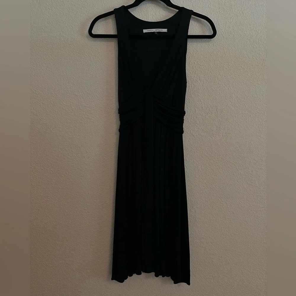 Diane Von Furstenberg Black V-Neck Sleeveless Fit n' Flare Dress - Picture 9 of 10